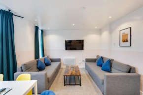 Duplex Apartment For Up to 13 Near City Centre